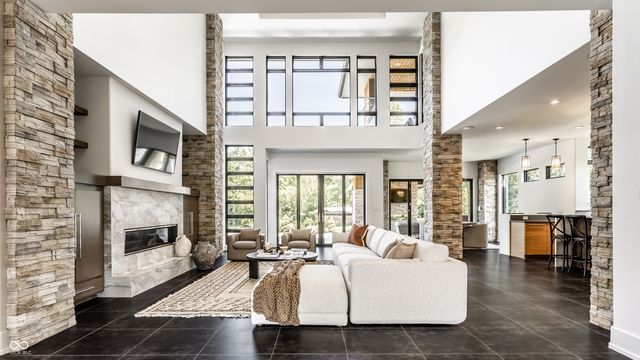 6301 Montana Springs Drive, Zionsville, IN 46077