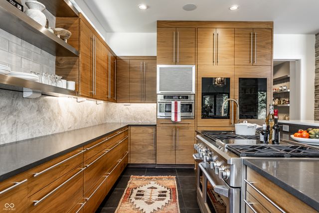 6301 Montana Springs Drive, Zionsville, IN 46077