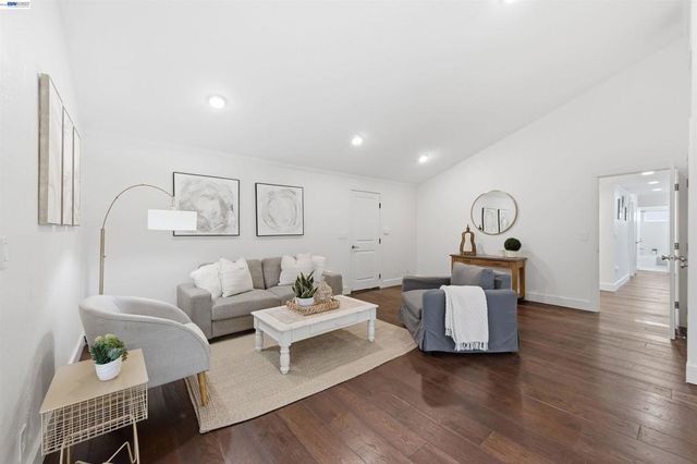 3010 Millbridge Dr, San Ramon, CA 94583
