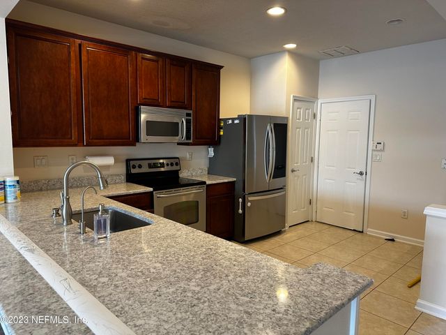 4221 MARBLEWOOD Lane, Jacksonville, FL 32216