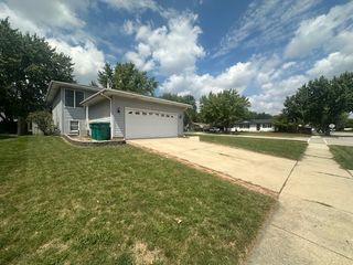 985 Leawood Drive, Joliet, IL 60431