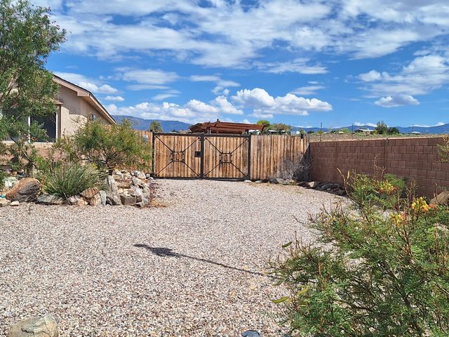26 Avenida Sereno Place, Los Lunas, NM 87031