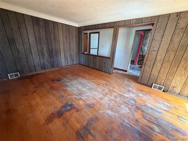22515 Lincoln Street, Saint Clair Shores, MI 48082