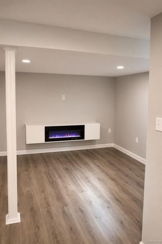 269 Lake Village Drive, Walled Lake, MI 48390