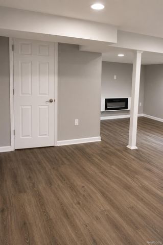 269 Lake Village Drive, Walled Lake, MI 48390