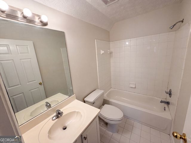 1240 Platinum Drive, Hoschton, GA 30548