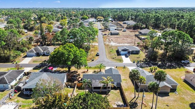 1271 Serenade Street NW, Palm Bay, FL 32907