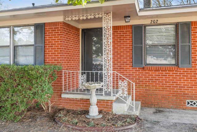 202 E Fairlane Dr., Longview, TX 75604