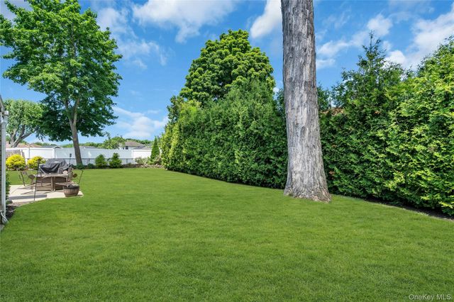 533 Old Country Road, Deer Park, NY 11729