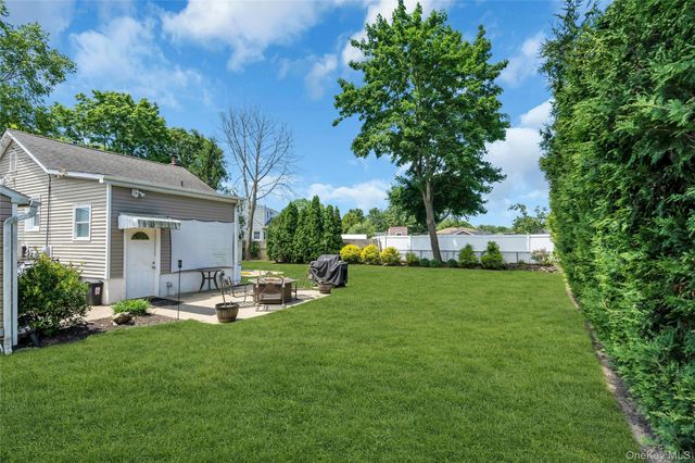 533 Old Country Road, Deer Park, NY 11729