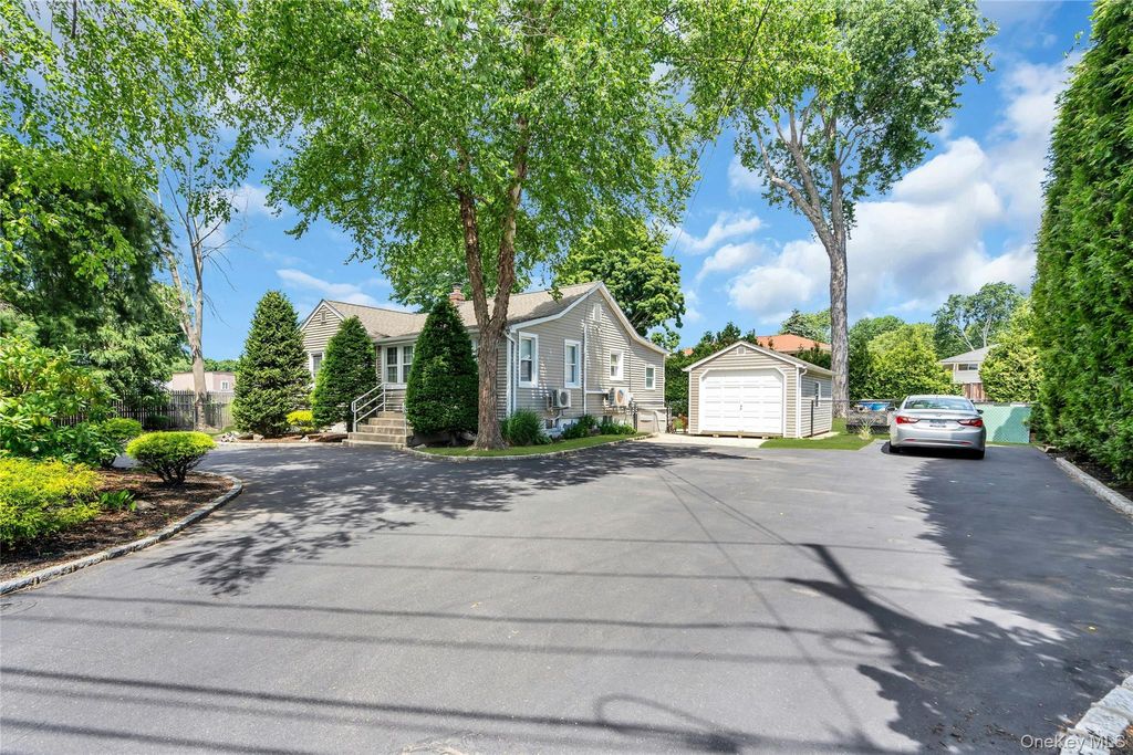 533 Old Country Road, Deer Park, NY 11729