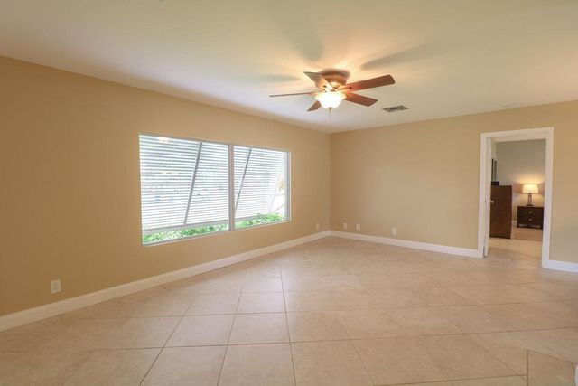 73 Pine Hill Trail W, Jupiter, FL 33469