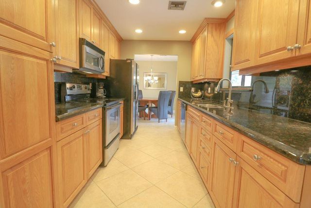 73 Pine Hill Trail W, Jupiter, FL 33469
