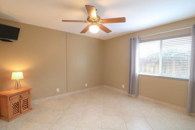 73 Pine Hill Trail W, Jupiter, FL 33469