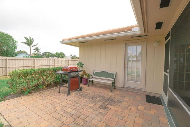 73 Pine Hill Trail W, Jupiter, FL 33469