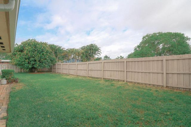 73 Pine Hill Trail W, Jupiter, FL 33469