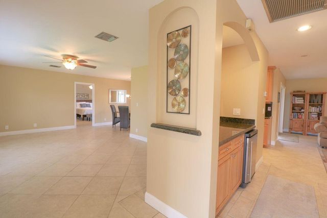 73 Pine Hill Trail W, Jupiter, FL 33469