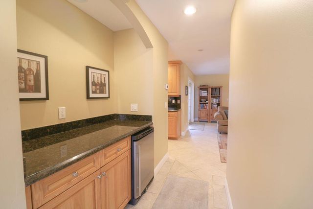 73 Pine Hill Trail W, Jupiter, FL 33469