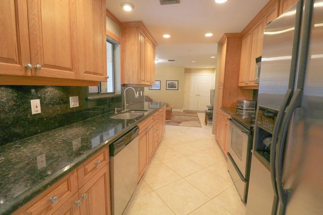 73 Pine Hill Trail W, Jupiter, FL 33469