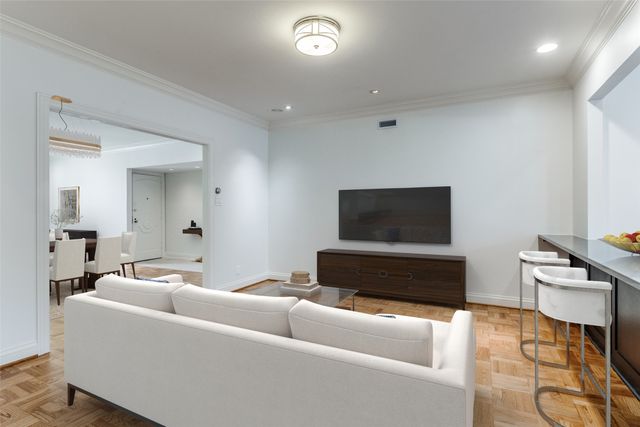 6144 Averill Way 203E, Dallas, TX 75225