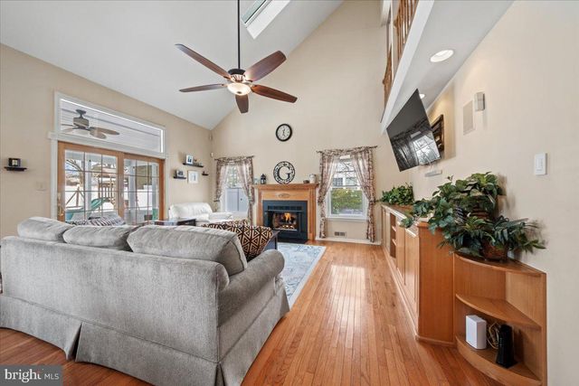 2 BURKE DR, Medford, NJ 08055