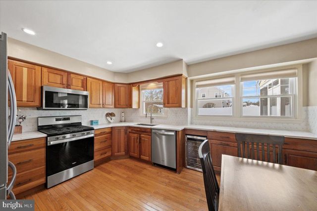 2 BURKE DR, Medford, NJ 08055