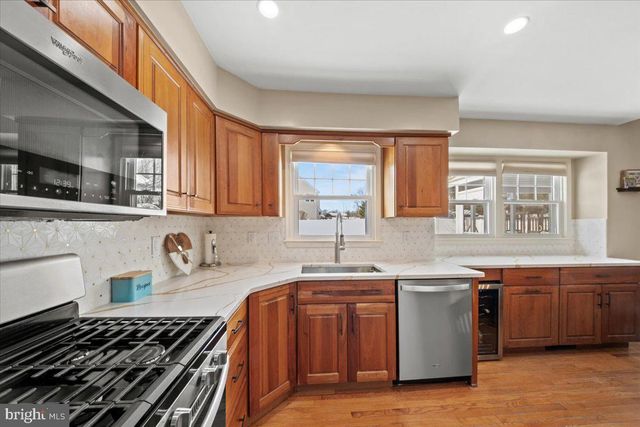 2 BURKE DR, Medford, NJ 08055