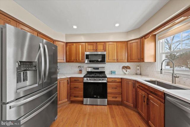 2 BURKE DR, Medford, NJ 08055