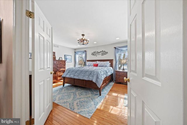 2 BURKE DR, Medford, NJ 08055