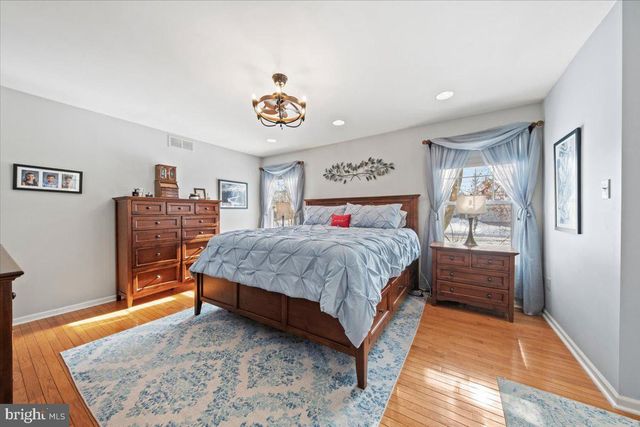 2 BURKE DR, Medford, NJ 08055