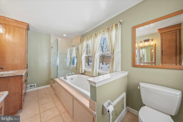 2 BURKE DR, Medford, NJ 08055