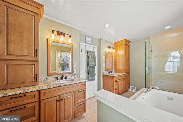 2 BURKE DR, Medford, NJ 08055