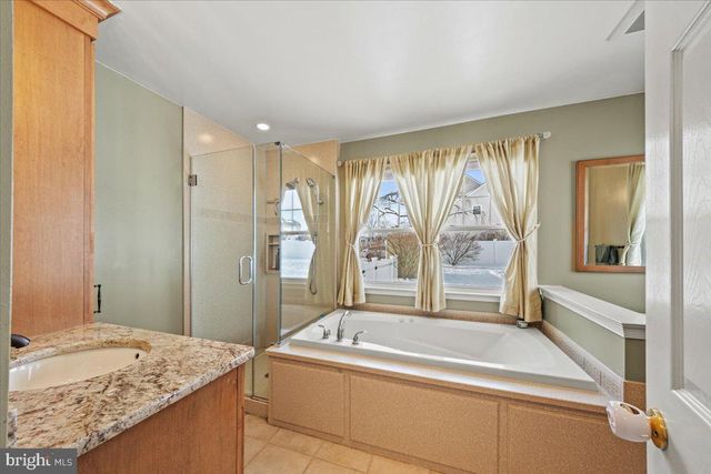 2 BURKE DR, Medford, NJ 08055