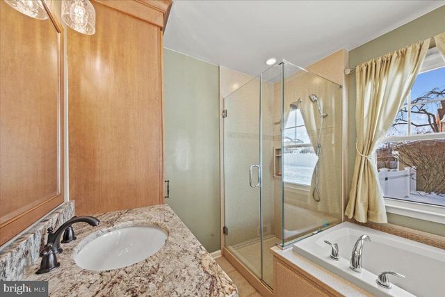 2 BURKE DR, Medford, NJ 08055