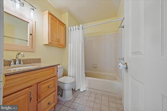 2 BURKE DR, Medford, NJ 08055