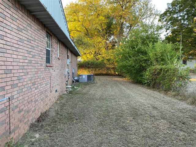108 W Bryan, Calera, OK 74730