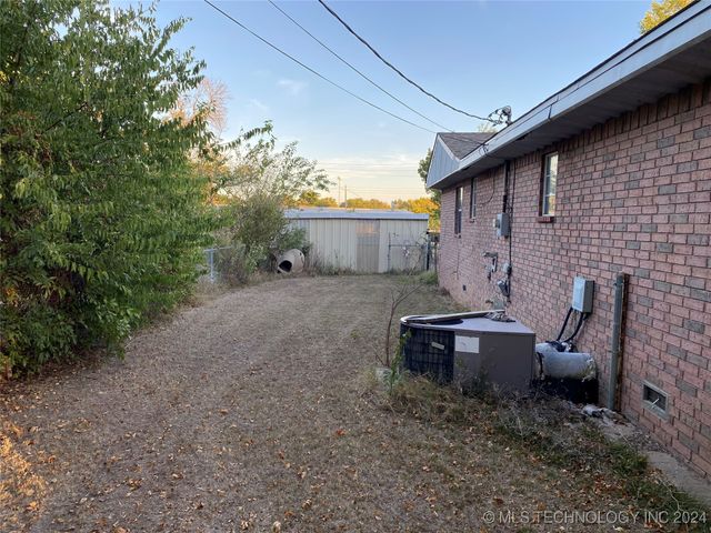 108 W Bryan, Calera, OK 74730