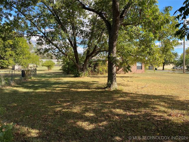 108 W Bryan, Calera, OK 74730
