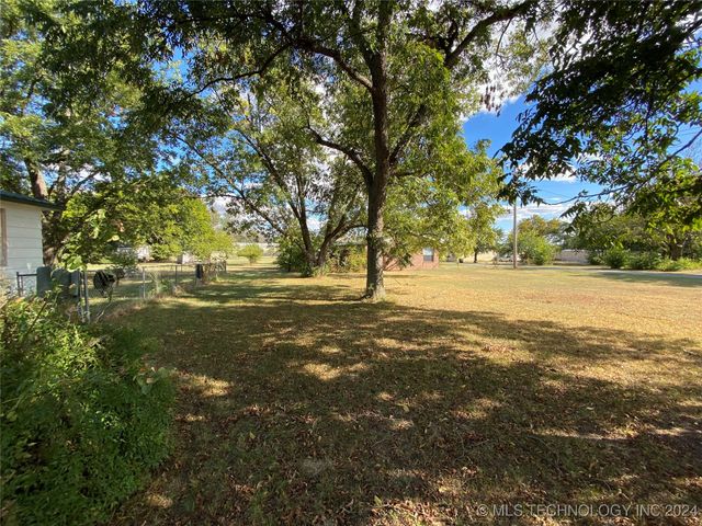 108 W Bryan, Calera, OK 74730