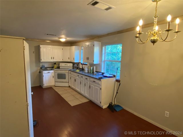 108 W Bryan, Calera, OK 74730