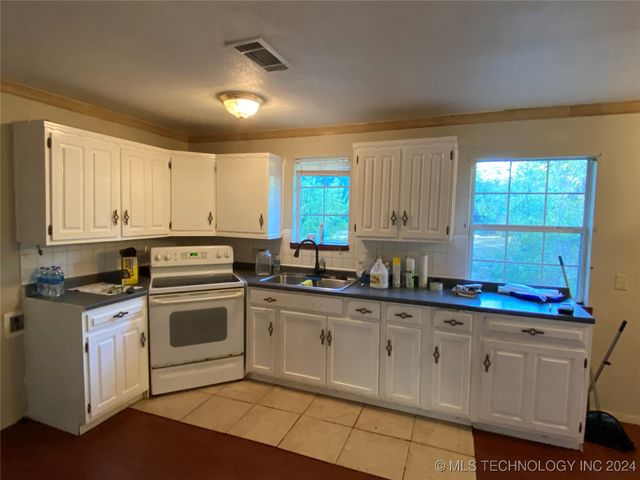 108 W Bryan, Calera, OK 74730