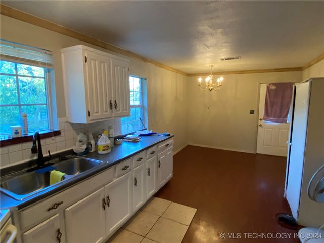 108 W Bryan, Calera, OK 74730
