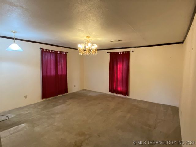 108 W Bryan, Calera, OK 74730