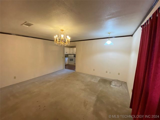 108 W Bryan, Calera, OK 74730