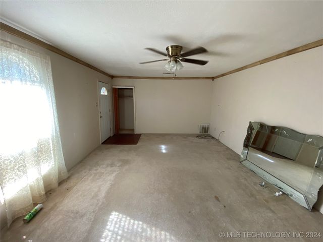 108 W Bryan, Calera, OK 74730