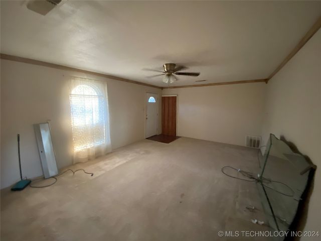 108 W Bryan, Calera, OK 74730