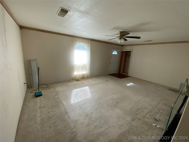 108 W Bryan, Calera, OK 74730