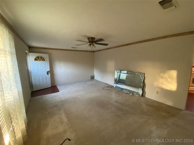 108 W Bryan, Calera, OK 74730