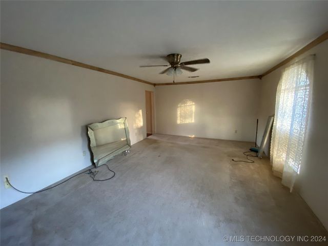 108 W Bryan, Calera, OK 74730