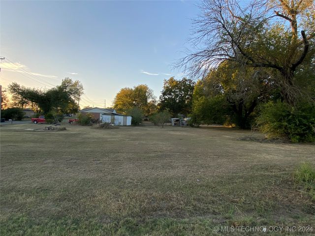 108 W Bryan, Calera, OK 74730